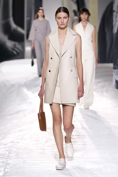 Look 23